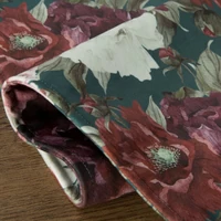 Kép 2/3 - 4db-os-feher-bordo-viragmintas-barsony-asztali-alatet-szett-30-x-40-cm-hajtot