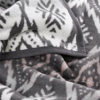 Kép 2/3 - puha-pamut-akril-takaro-boho-stilusu-mintaval-feher-acelszurke-150-x-200-cm-kozeli-minta