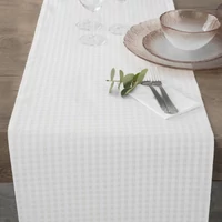 Kép 2/2 - karacsonyi-asztalterito-kockas-jacquard-anyagbol-ezust-szallal-ezust-40-x-140-cm-hangulatkep