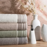 Kép 6/6 - suzana-pamut-torolkozo-jacquard-mintas-szegellyel-ezust-50-x-90-cm-hangulatkep-1