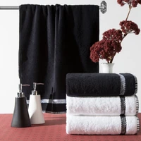 Kép 5/5 - viera-pamut-torolkozo-melange-csikkal-fekete-70-x-140-cm-hangulatkep