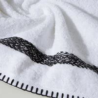 Kép 4/5 - viera-pamut-torolkozo-melange-csikkal-feher-70-x-140-cm-gyurt-anyag