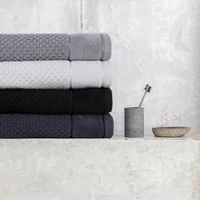 Kép 6/6 - frida-velur-torolkozo-kremszin-50-x-90-cm-hangulatkep-1