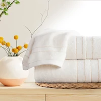 Kép 5/6 - gala-velur-torolkozo-feher-50-x-90-cm-hangulatkep