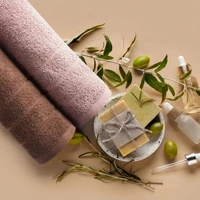 Kép 4/5 - dali-velur-torolkozo-ezust-30-x-50-cm-hangulatkep