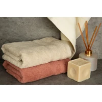 Kép 5/5 - aline-pamut-torolkozo-csikos-szegellyel-fekete-70-x-140-cm-hangulatkep