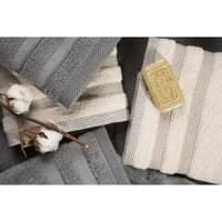 Kép 4/5 - riki-csikos-pamut-torolkozo-ezust-50-x-90-cm-hangulatkep
