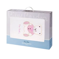Kép 2/5 - baby2-macis-pierre-cardin-takaro-feher-rozsaszin-110-x-140-cm-600-g-m2-diszdobozban