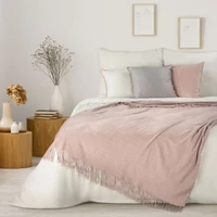 Kép 6/9 - avinion-rojtos-takaro-puha-zsenilia-anyagbol-rozsaszin-130-x-170-cm-45-x-45-cm-hangulatkep