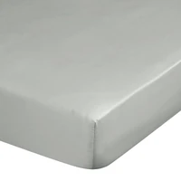 Kép 3/6 - dina-pamut-szaten-lepedo-vilagosszurke-160-x-210-cm-matracon