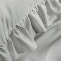 Kép 5/6 - reina23-fodrokkal-diszitett-pamut-szaten-agynemuhuzat-vilagosszurke-220-x-200-cm-70-x-80-cm-2db-fodor