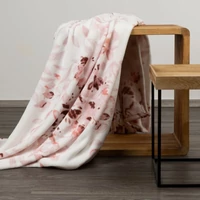 Kép 1/6 - powdery-pluss-takaro-festett-hatasu-viragmintaval-feher-rozsaszin-150-x-200-cm