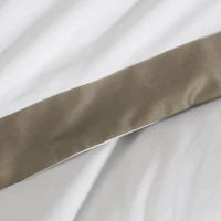 Kép 7/7 - laura-agynemuhuzat-kontrasztos-szegellyel-feher-220-x-200-cm-70-x-80-cm-2db-hs436123 5