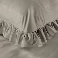 Kép 6/6 - reina23-fodrokkal-diszitett-pamut-szaten-agynemuhuzat-vilagosbarna-160-x-200-cm-70-x-80-cm-2db-hs440042 5