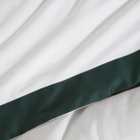Kép 7/7 - Reina25 pamut-szatén ágyneműhuzat kontrasztos szegéllyel Fehér/zöld 160x200 cm - 70x80 cm 2db