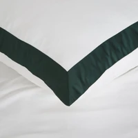 Kép 2/7 - Reina25 pamut-szatén ágyneműhuzat kontrasztos szegéllyel Fehér/zöld 220x200 cm - 70x80 cm 2db