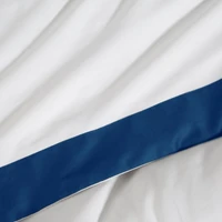 Kép 7/7 - Reina25 pamut-szatén ágyneműhuzat kontrasztos szegéllyel Fehér/gránátkék 220x200 cm - 70x80 cm 2db