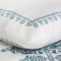 Kép 2/7 - Reina29 pamut-szatén ágyneműhuzat Fehér/sötétkék 220x200 cm - 70x80 cm 2db
