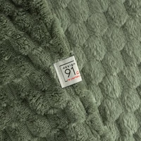 Kép 6/6 - Cindy6 plüss takaró Sötét olíva 200x220 cm 5