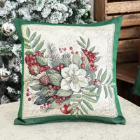 Kép 1/2 - Classic piros bogyós zöld szélű párnahuzat ezüst lurex 45x45 cm