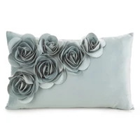 Kép 1/2 - Flores1 virág alakú bársony párna Menta 30x50 cm