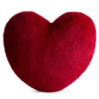 Kép 1/3 - Heart szív alakú plüss párna Piros 45x45 cm
