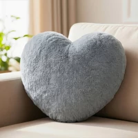 Kép 3/3 - Heart szív alakú plüss párnahuzat Ezüst 45x45 cm 2