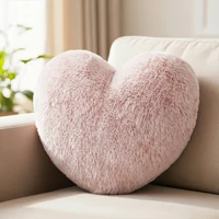 Kép 3/3 - Heart szív alakú plüss párnahuzat Pasztell rózsaszín 45x45 cm 2