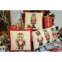 Kép 4/4 - Nutcracker diótörős fekete kalapos párnahuzat arany lurex 45x45 cm 3