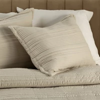 Kép 2/2 - Tara bársony párnahuzat Bézs 50x70 cm 1