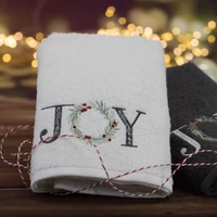 Kép 5/6 - santa-joy-himzett-karacsonyi-torolkozo-feher-50-x-90-cm-hangulatkep