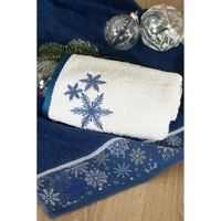 Kép 5/8 - carol-himzett-karacsonyi-torolkozo-feher-70-x-140-cm-hangulatkep