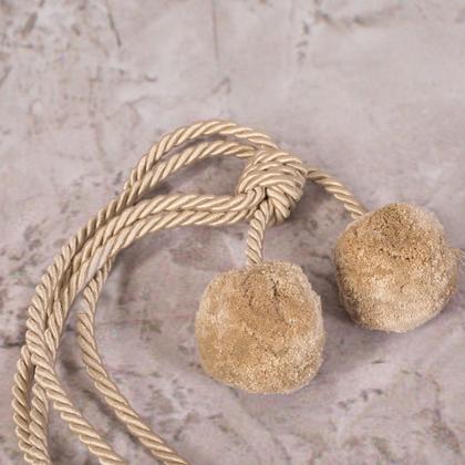 angela-dupla-bojtos-fuggonyelkoto-bezs-50-cm