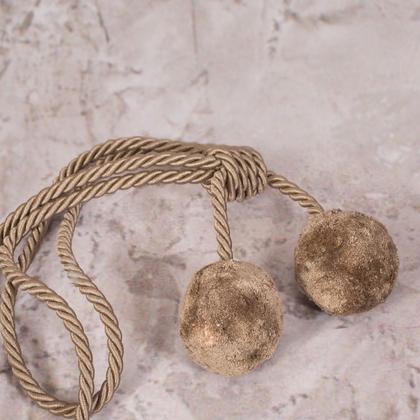 angela-dupla-bojtos-fuggonyelkoto-sotet-bezs-50-cm