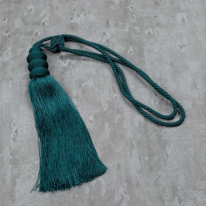daga-egy-bojtos-fuggonyelkoto-hs386851
