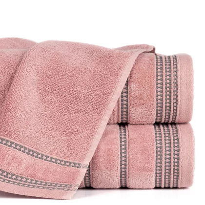 amanda-csikos-torolkozo-pasztell-rozsaszin-50-x-90-cm