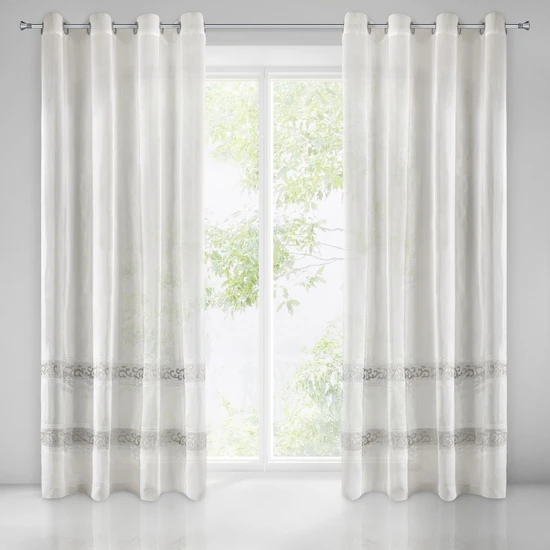 anne-himzett-fenyatereszto-fuggony-feher-ezust-140-x-270-cm