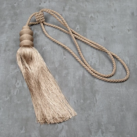 daga-egy-bojtos-fuggonyelkoto-bezs-hs386849
