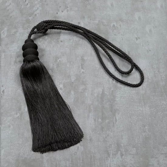 daga-egy-bojtos-fuggonyelkoto-fekete-hs386852