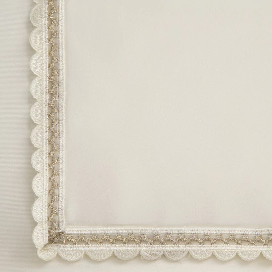 Lace csipkés peremű elegáns asztalterítő Krémszín 85x85 cm
