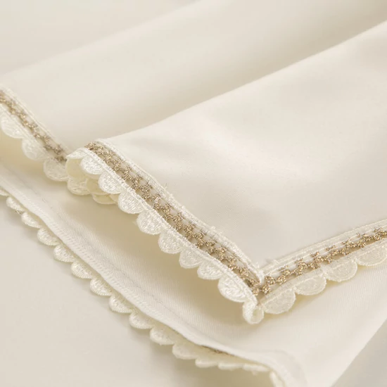 Lace csipkés peremű elegáns asztalterítő Krémszín 85x85 cm