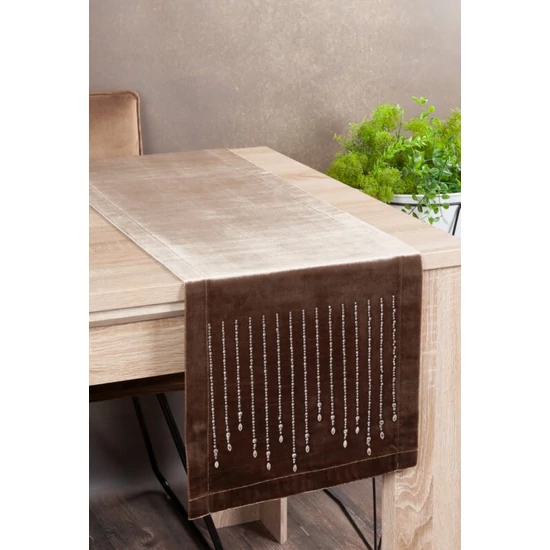 Royal glamour stílusú terítő Sötét bézs 35x220 cm Royal glamour stílusú terítő Sötét bézs 35x220 cm