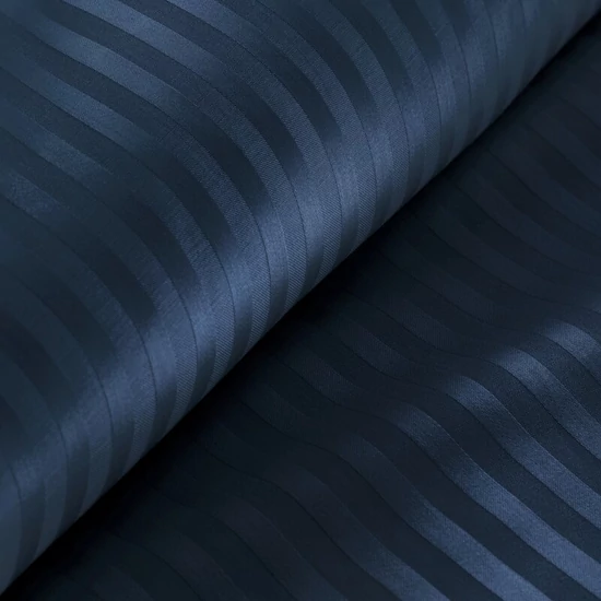 Vera egyszínű csíkos pamutszatén ágynemű garnitúra Gránátkék 160x200 cm - 70x80 cm 2db Vera egyszínű csíkos pamutszatén ágynemű garnitúra Gránátkék 160x200 cm - 70x80 cm 2db