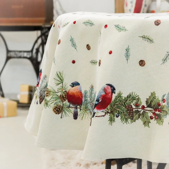 Kismadarak fenyőágon kör alakú asztalterítő 160 cm 